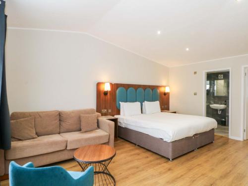 Charnock Richard House | Fox Lodge