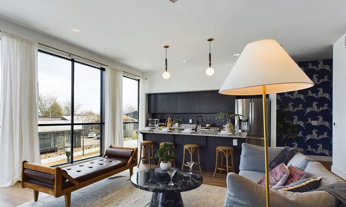 Historic Waverly House | Fox Suite - Downtown Views - 12 South