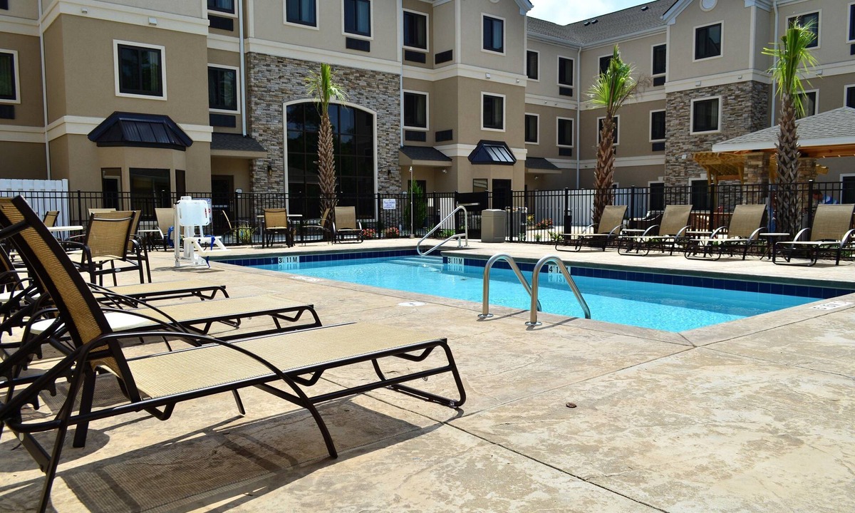 Jacksonville Apartment | Free Breakfast Buffet. Pool. Studio w/Kitchen Close to Marine Corps Air Station.