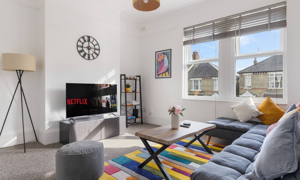 Haringey Apartment | Free Parking! 2BD Great Transport Links w/Balcony