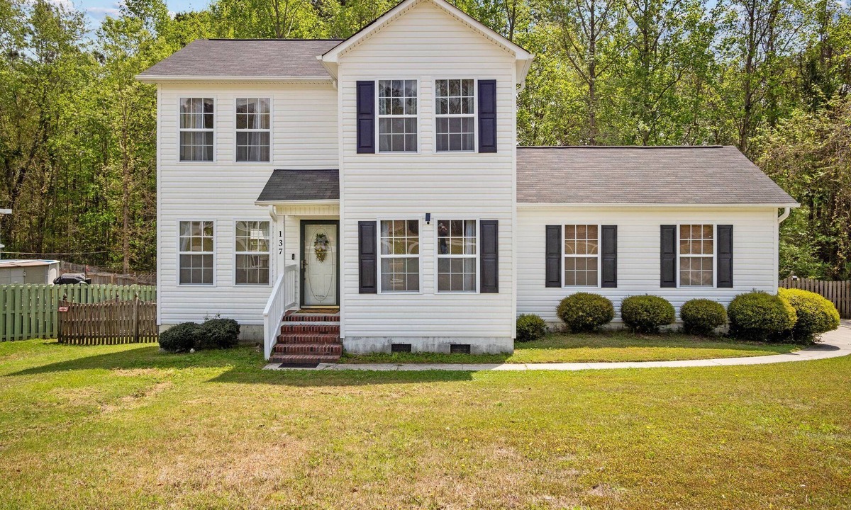 McCutcheon Field House | Freedom's Stay - 3-bed/2.5 Bath in Quiet Jacksonville Neighborhood. Pet Friendly