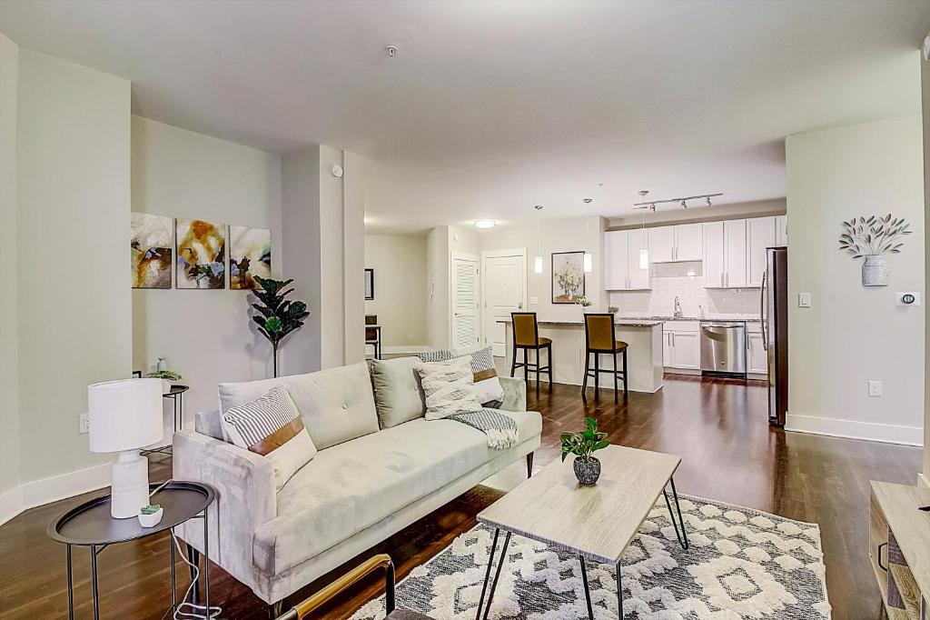 Charlotte Apartment | FRONTDESK Berkshire Dilworth Apts Midtown Charlotte