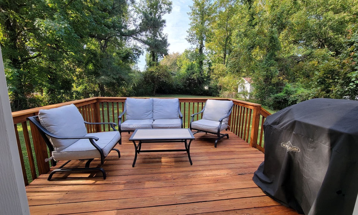 New Bern House | Fully-Furnished, Pet-Friendly, 3 bedroom. Fenced backyard. Close to everything!