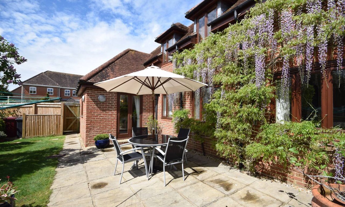 Boxgrove Apartment | Garden Flat - comfortable cottage for two close to Chichester and Goodwood