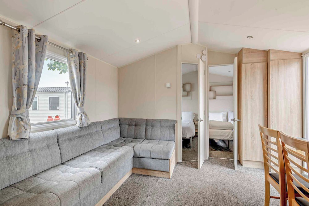 Great Yarmouth House | Gold 4 Bedroom Caravan, Sleeps 10. With parking