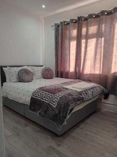 Harrow Weald House | Good priced Accommodation in harrow