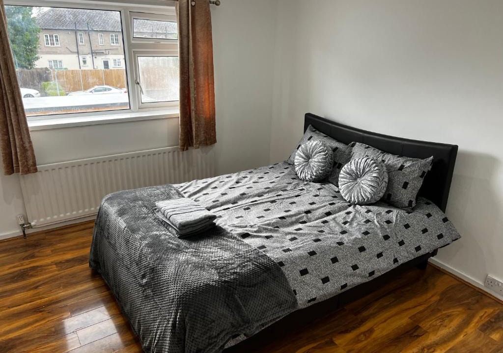 Yeading House | Good priced Accommodation in Hayes