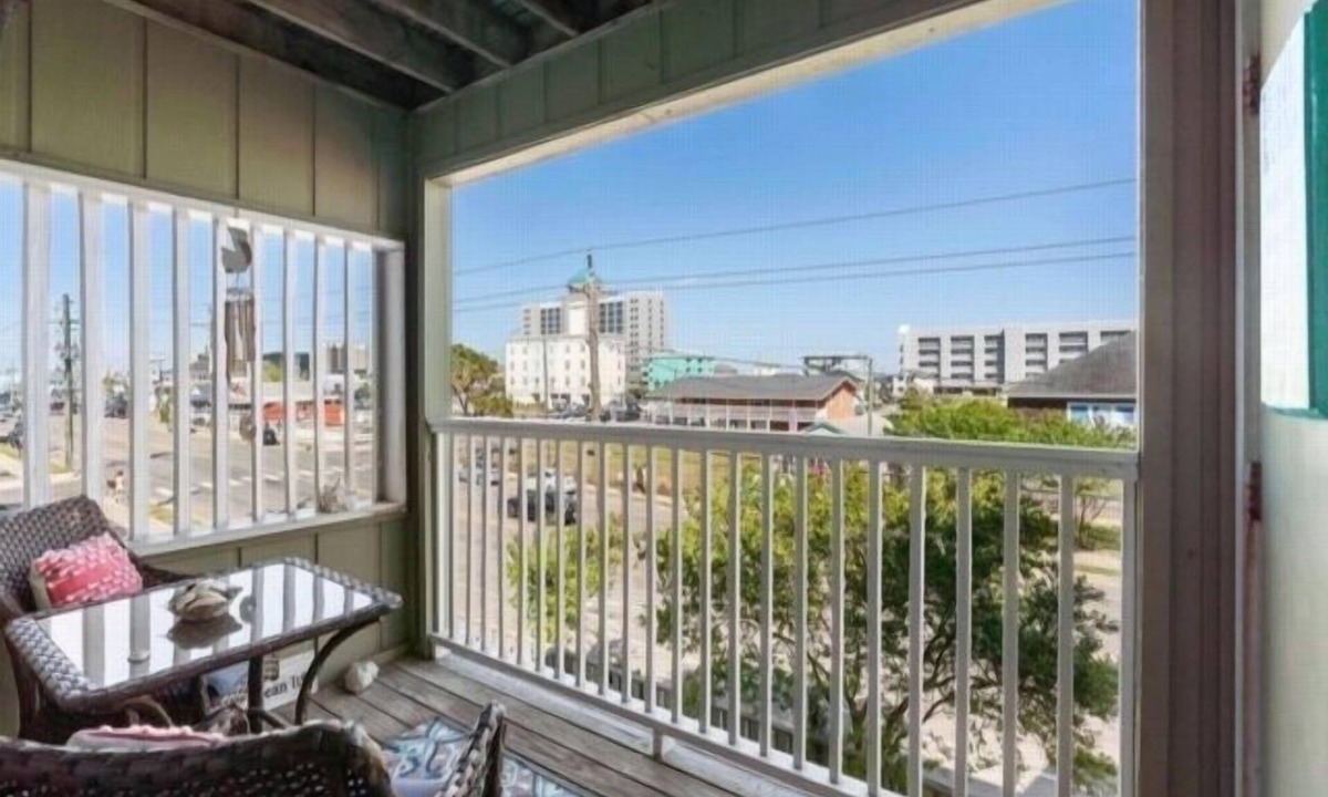 Carolina Beach Villa | Good Vibes Carolina Beach by RedAwning