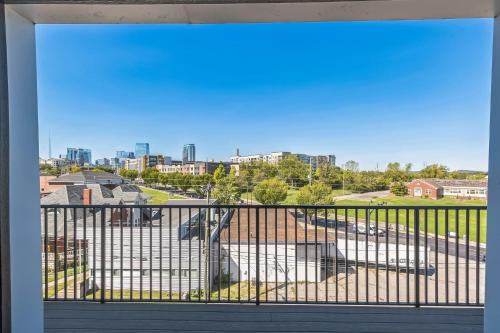 Rolling Mill Hill Apartment | Gorgeous Apt for 8 with Rooftop & Gym Near DT