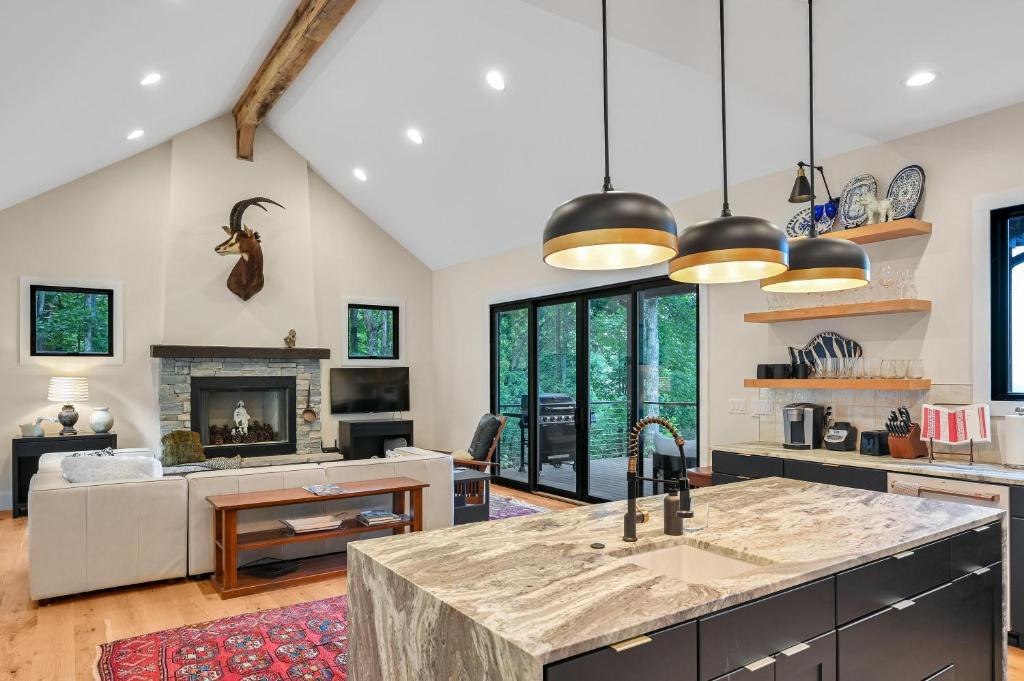 Mill Spring House | Gorgeous Modern Mountain Home