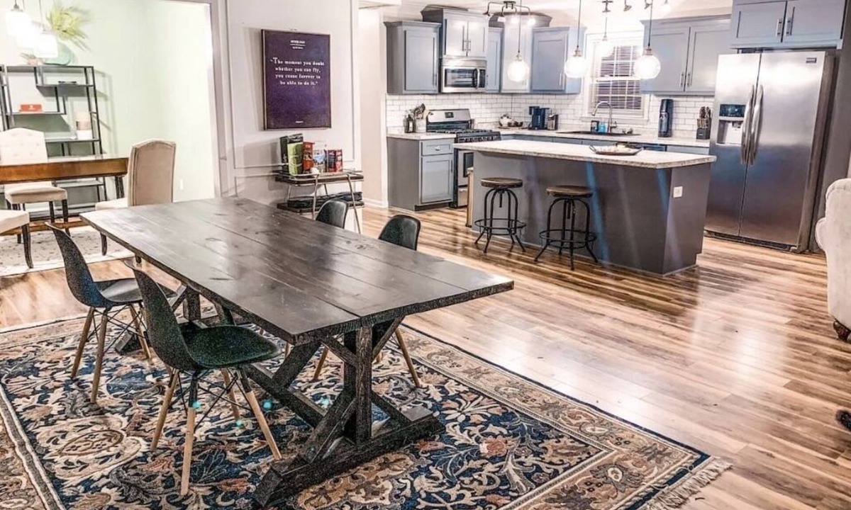 Westover House | Gorgeous single family home next to Fort Bragg