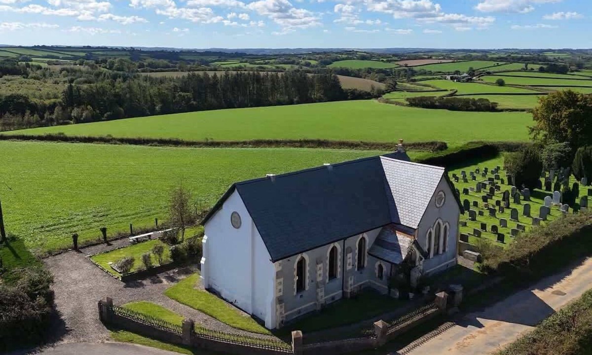 Black Torrington House | Grand Chapel with Views in Peaceful Devon Hills