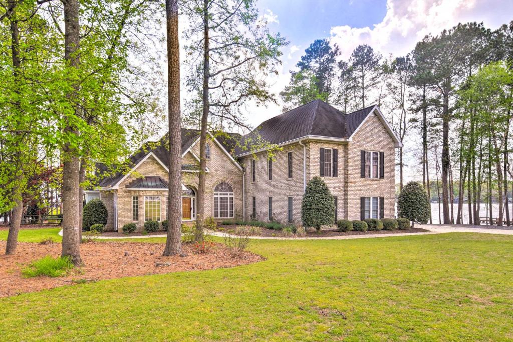 Mount Gilead Villa | Grand Mt Gilead Villa on Lake Tillery with Dock