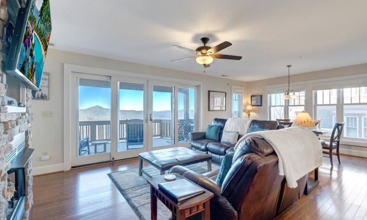Banner Elk Condo | Grand Oaks RC4- Mountain Views, Echota on the Ridge Gated Resort, Indoor/Outdoor Pools and Hot Tu.