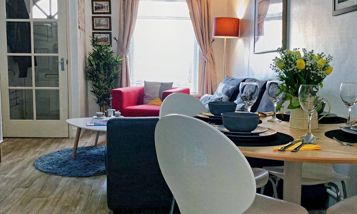 Belfast City Centre Apartment | Great Central Location/Parking/4 Beds