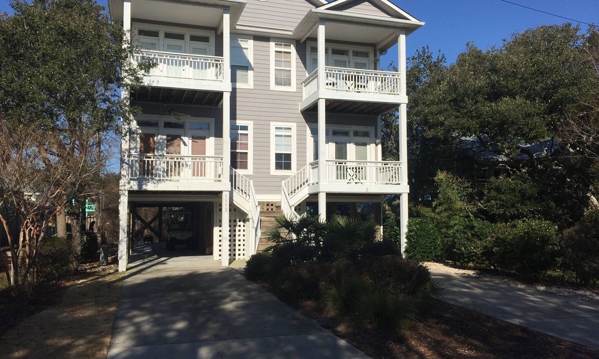 Wilmington Beach House | Great Family Vacation Rental With All The Amenities Available!