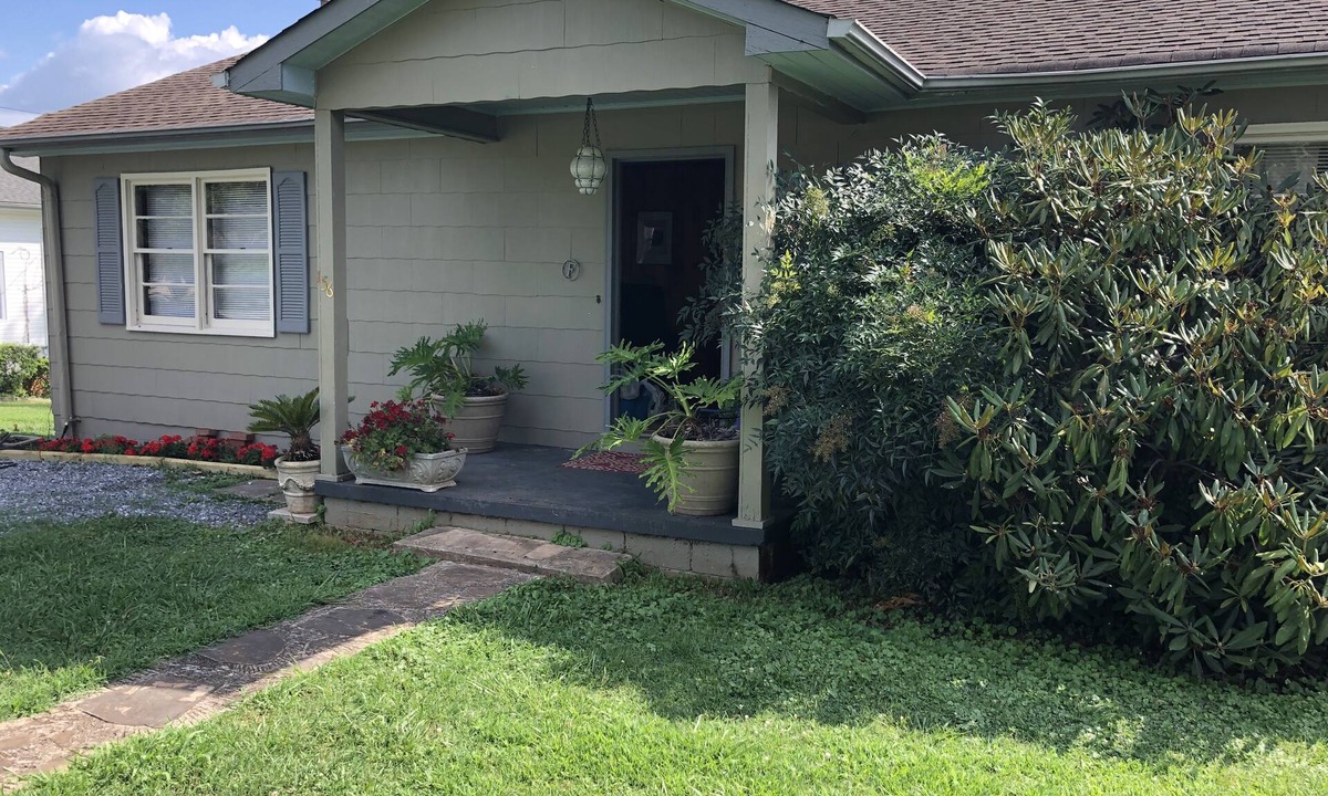 Lynn House | Great home downtown Columbus, Monthly rental, walk to restaurants and shops
