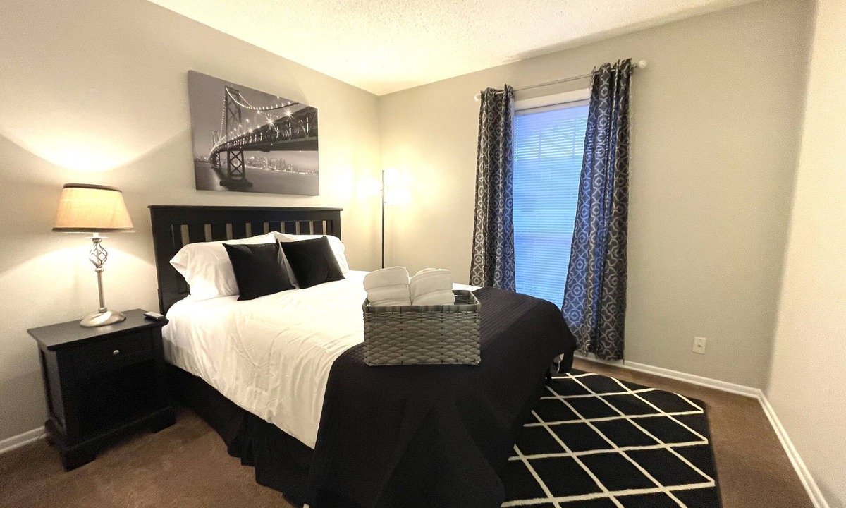 Greensboro House | Greensboro's Hidden Gem 3bd/1.5bth Cozy Clean Home