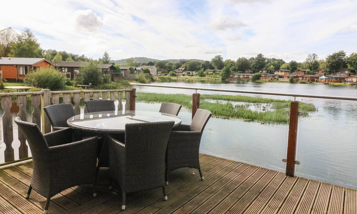 Tewitfield Cabin | GRESSINGHAM 5, pet friendly, with a garden in Carnforth