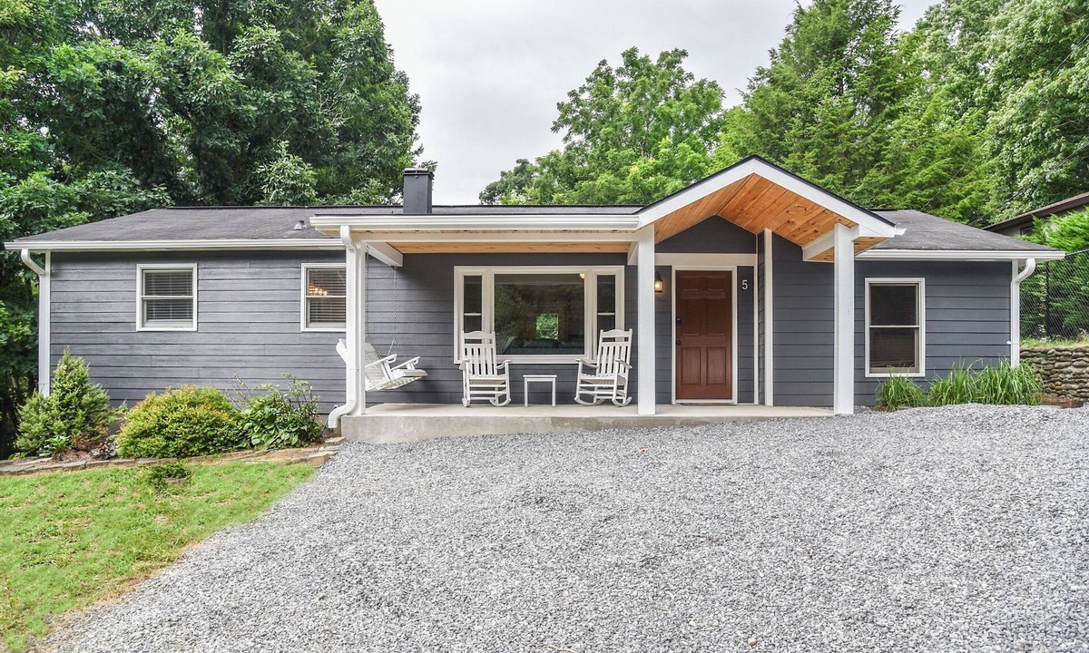 Black Mountain House | Grey Eagle Cottage with Hot Tub in Black Mountain