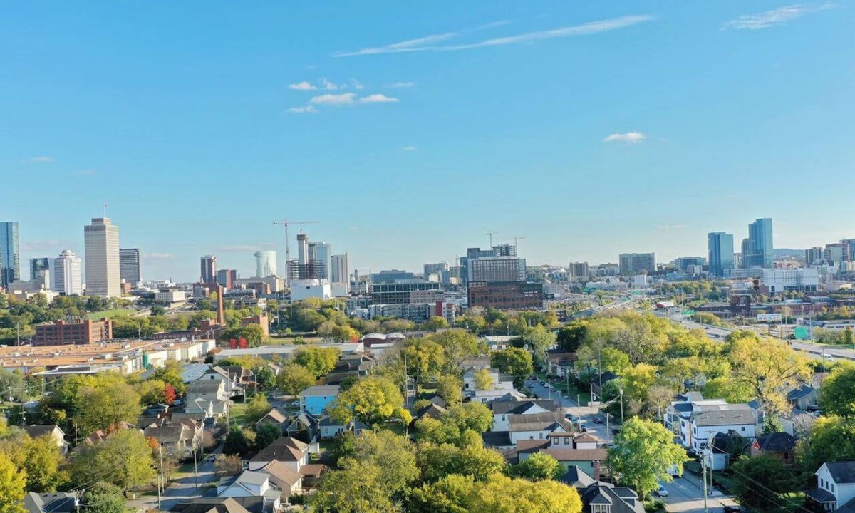 Hope Gardens House | Groups Welcome | Pet-Friendly Near DT Nashville