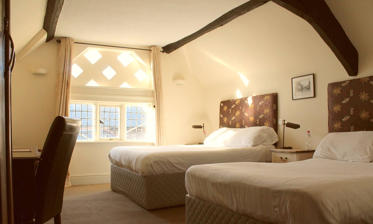 Denbigh Hotel | Guildhall Tavern
