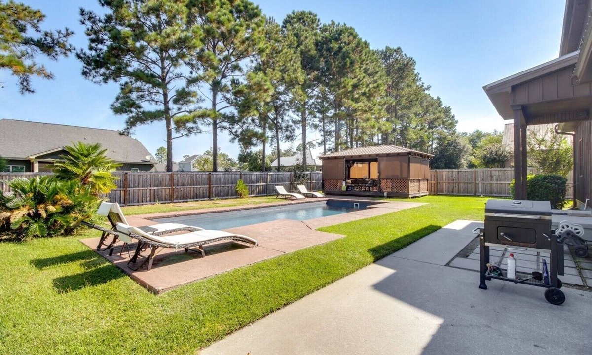 Eden House | Guyton Home w Pool, Theater & Arcade!