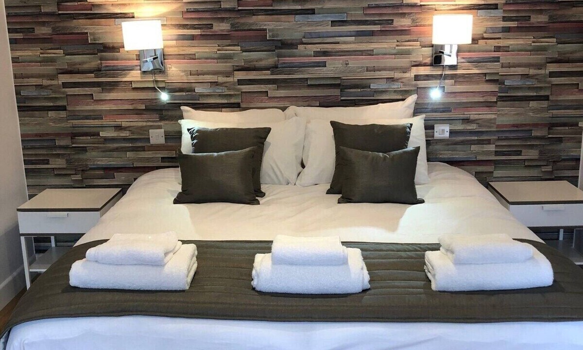 Woolbeding Hotel | Hamilton Arms