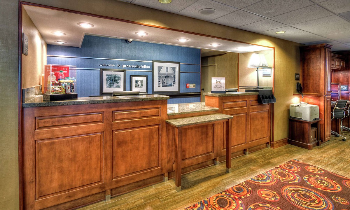 Arlington Hotel | Hampton Inn Jonesville Elkin