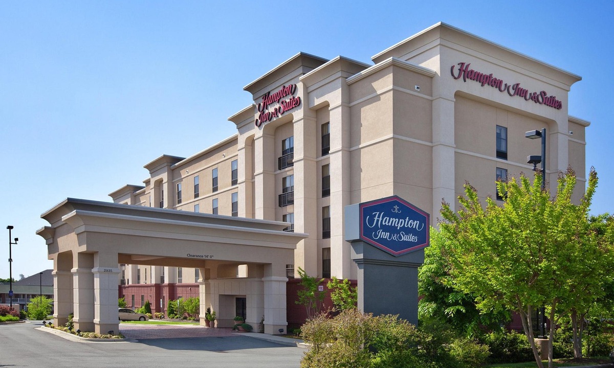 Burlington Hotel | Hampton Inn & Suites Burlington