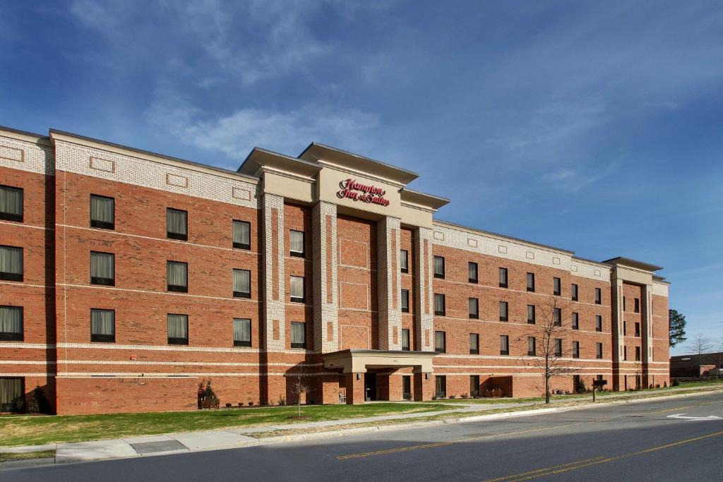 Southeast Raleigh Hotel | Hampton Inn & Suites By Hilton Knightdale Raleigh