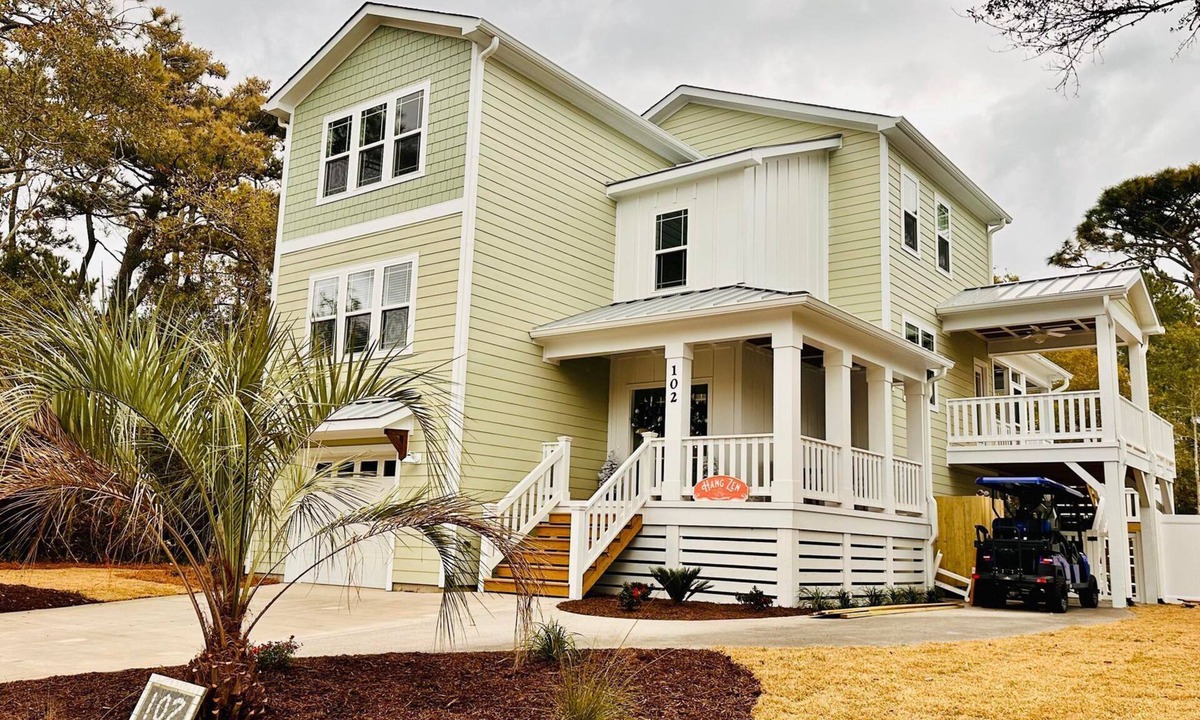 Tranquil Harbour House | Hang Zen! This house has it all! 2 minute walk to the beach