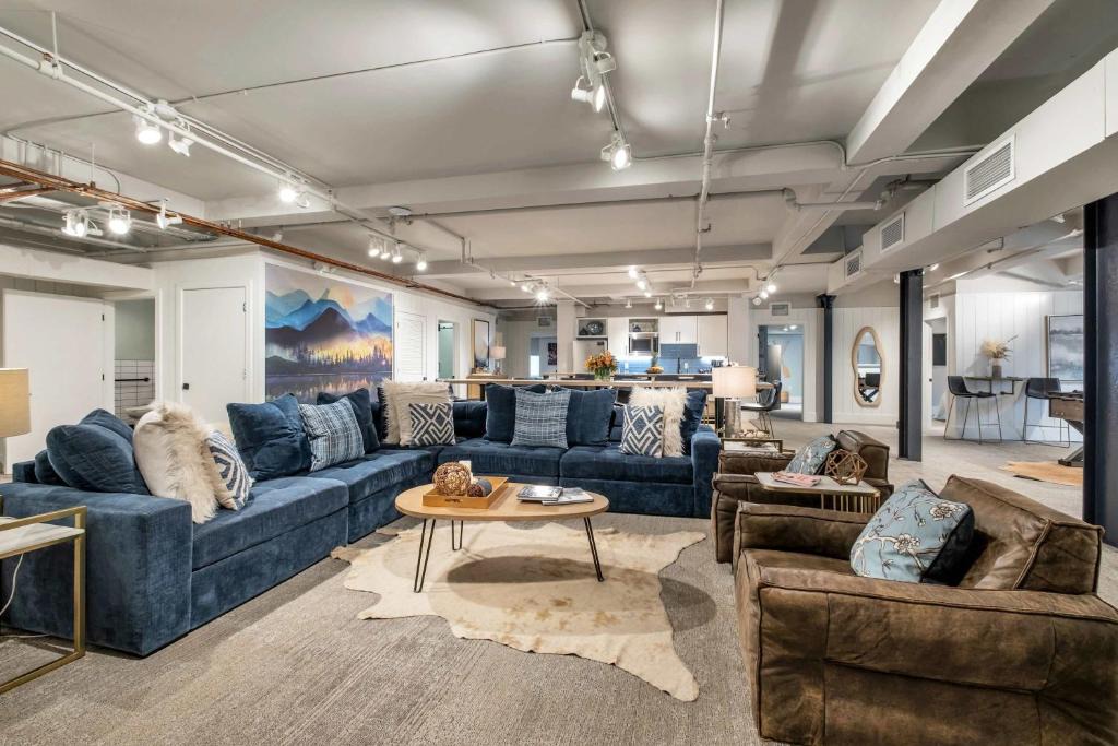 Downtown Nashville Apartment | Hangover Easy Suite 6BR by Maddox Hotel