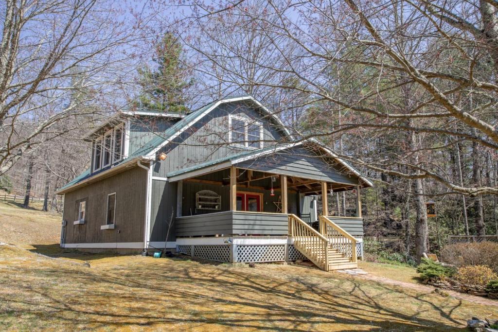 Apple Ridge House | Happy Apple