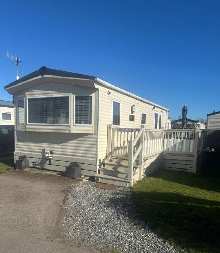 Selsey House | Happy Hilda