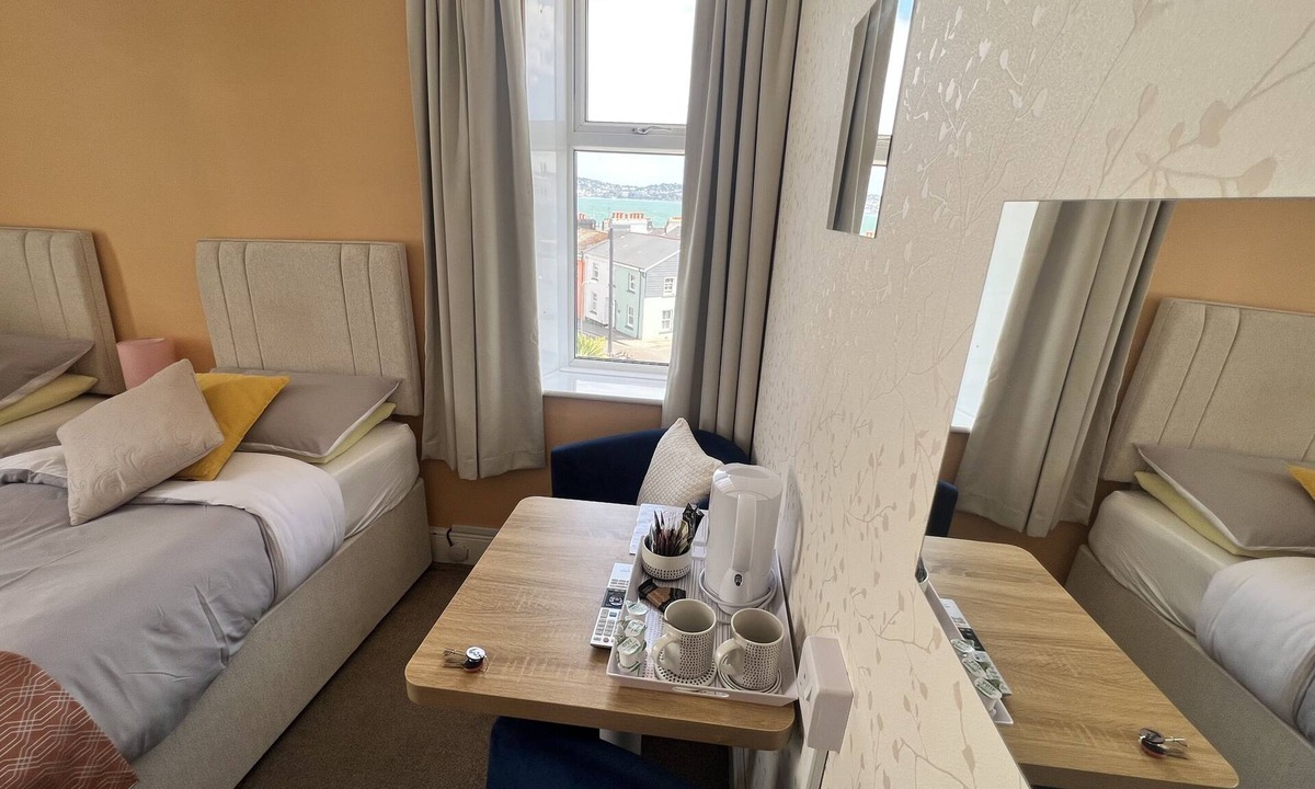 Roundham Bed & Breakfast | Harbour Lodge B&B