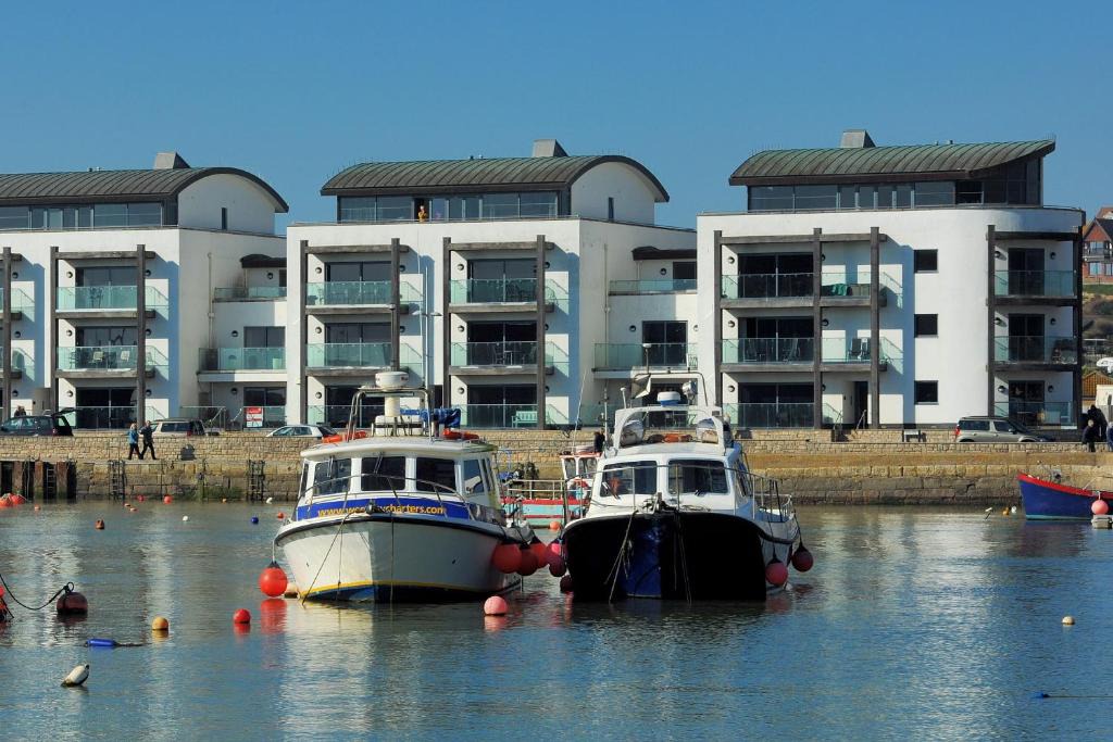 West Bay Apartment | Harbour View