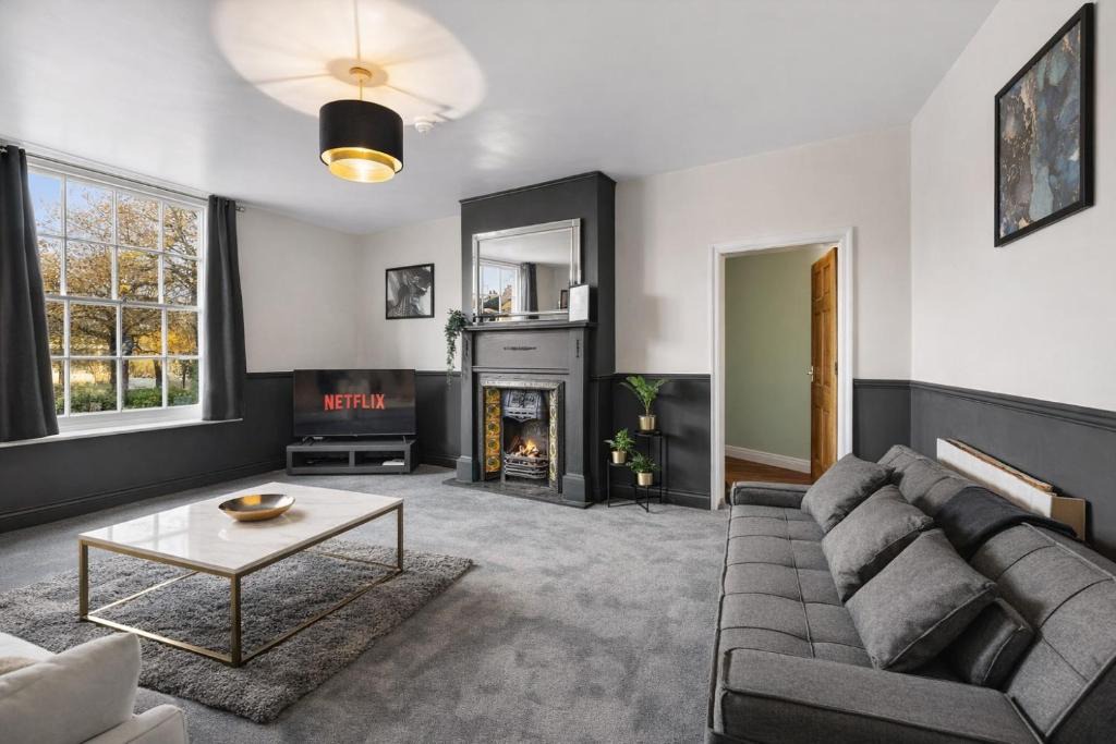 Bristol Floating Harbour Apartment | Harbourside Heaven in Bristol - Sleeps 8