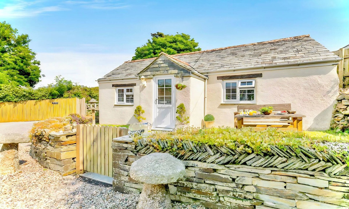 Saint Gennys Cottage | Hawthorn