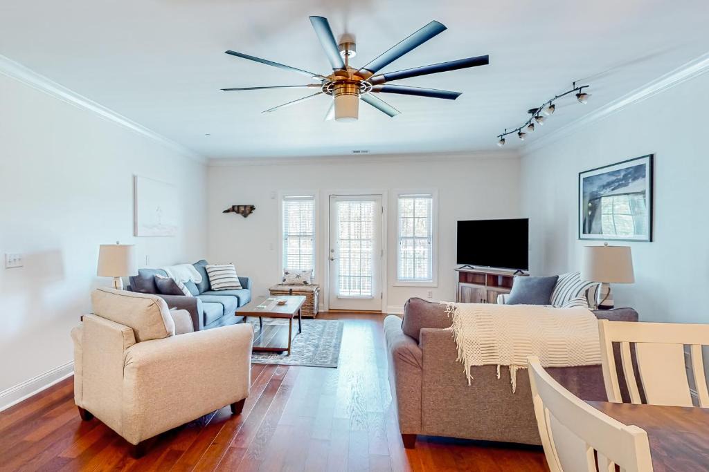 Supply Apartment | HB263 Dolphin Shores, Unit 3