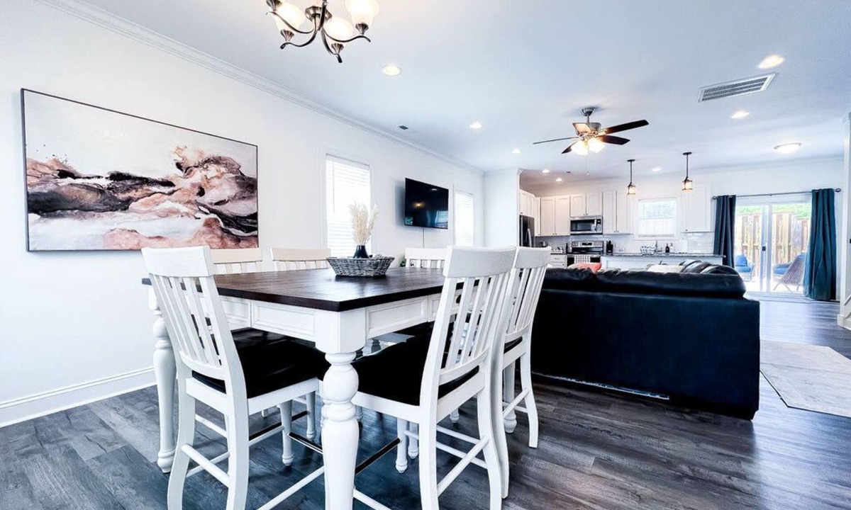 Wilmington House | Heart of Downtown- pet-friendly ILM retreat!