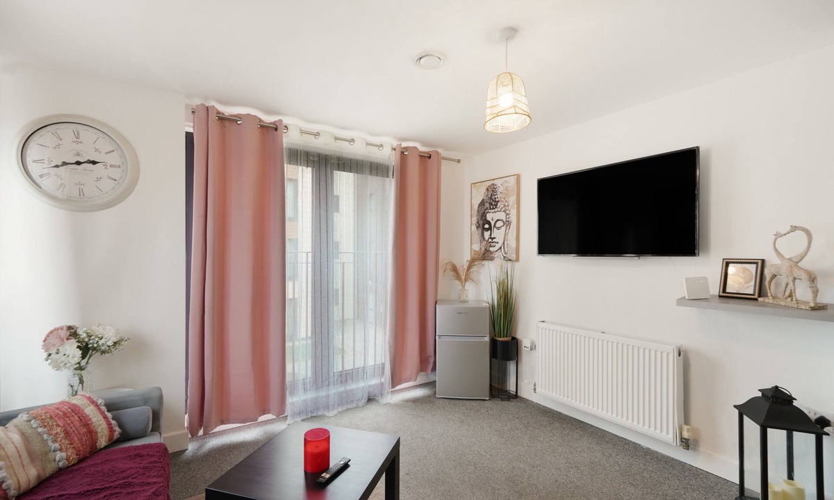 George Green Apartment | Heathrow Gateway Apartments with Private Parking33