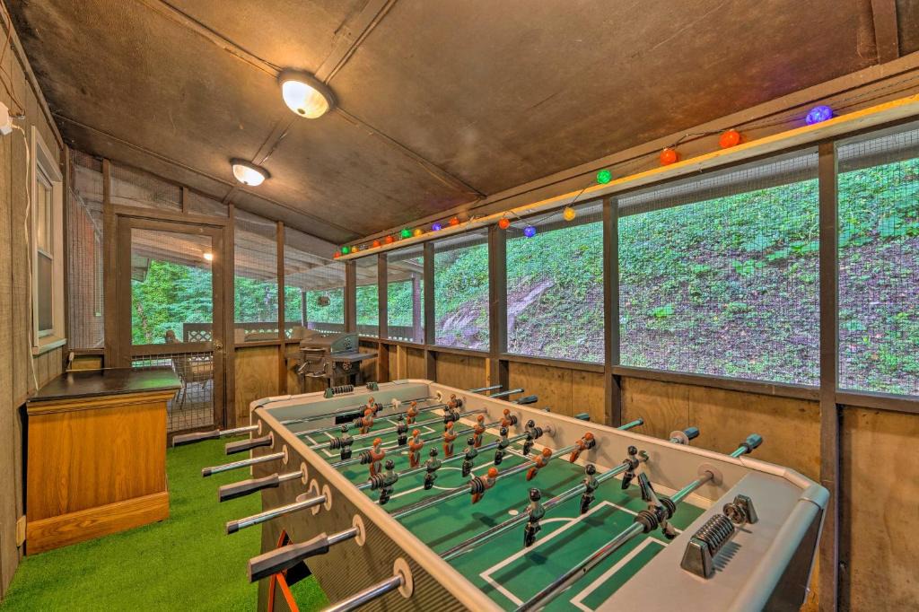 Bat Cave House | Hendersonville Retreat Less Than 4 Mi to Lake Lure!