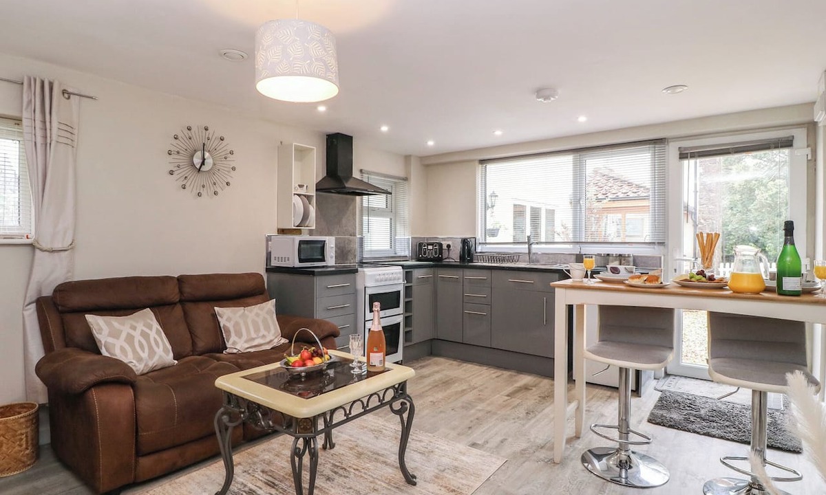 Hinton Blewett Cottage | HERRIOTTS BRIDGE COTTAGE ANNEX, romantic in Bishop Sutton