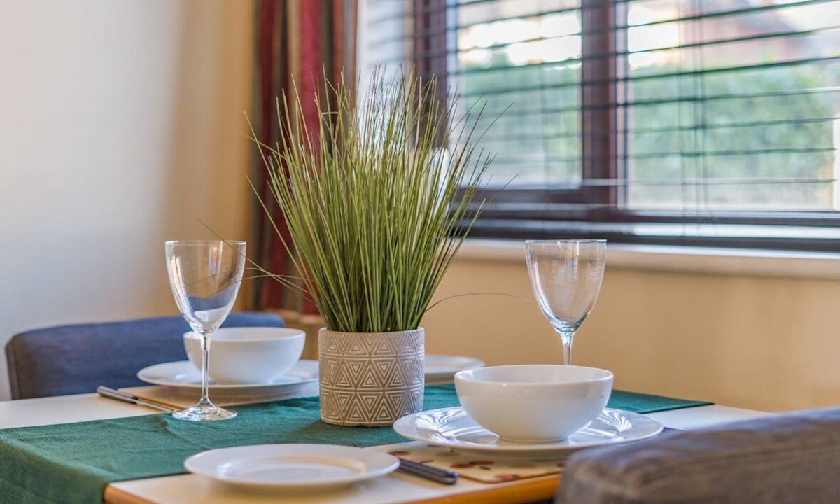 Hersham House | Hersham Apartment – Ideal for Work & Relaxation - Pass the Keys
