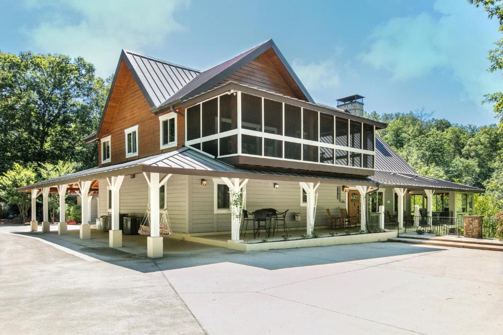 Rutherfordton House | Hidden Cove