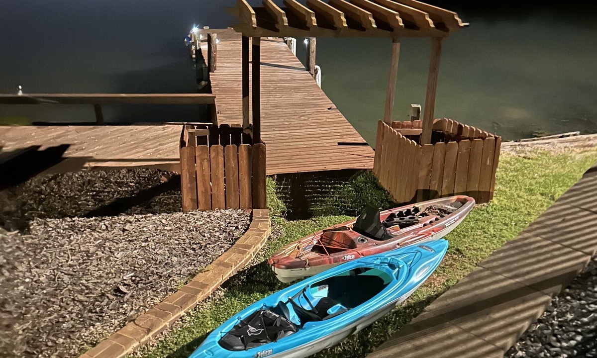 Belmont House | Hidden Gem Lake Retreat! Live and breath your best life for a few days!
