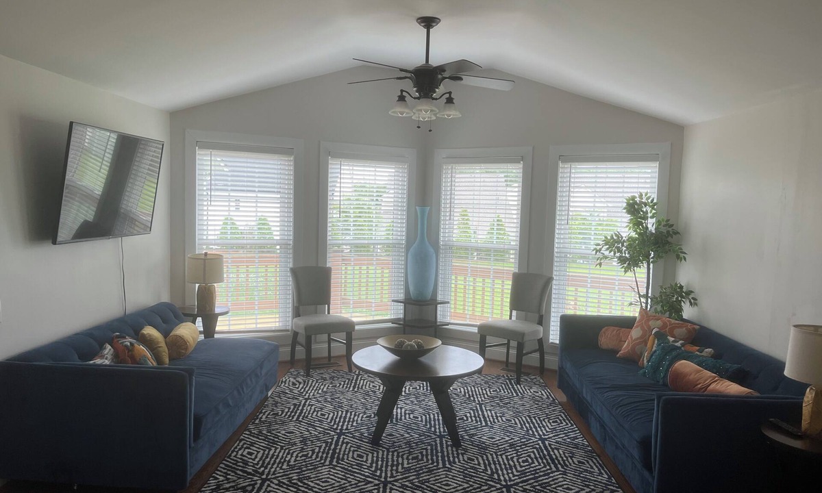 Huntersville House | Hidden Gem of Huntersville. Take a load off in our tucked away slice of heaven.