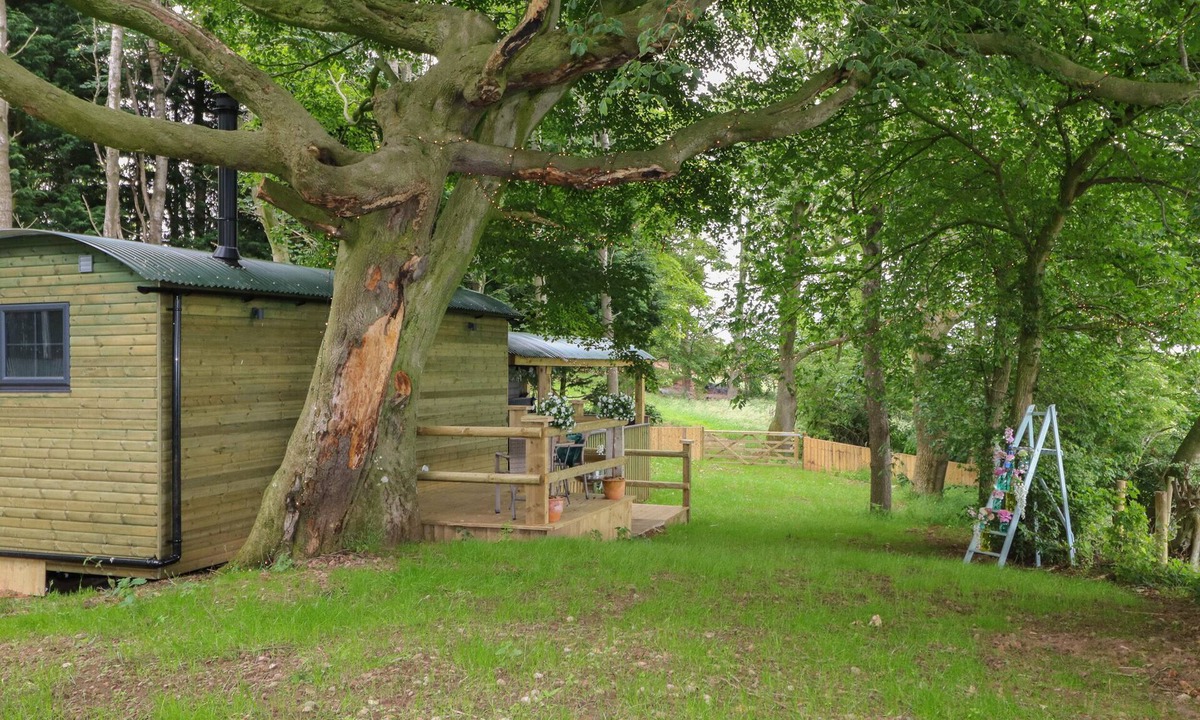 Wing Cottage | HIGH RIGG SHEPHERD'S HIDEAWAY, pet friendly in Brampton, Cumbria