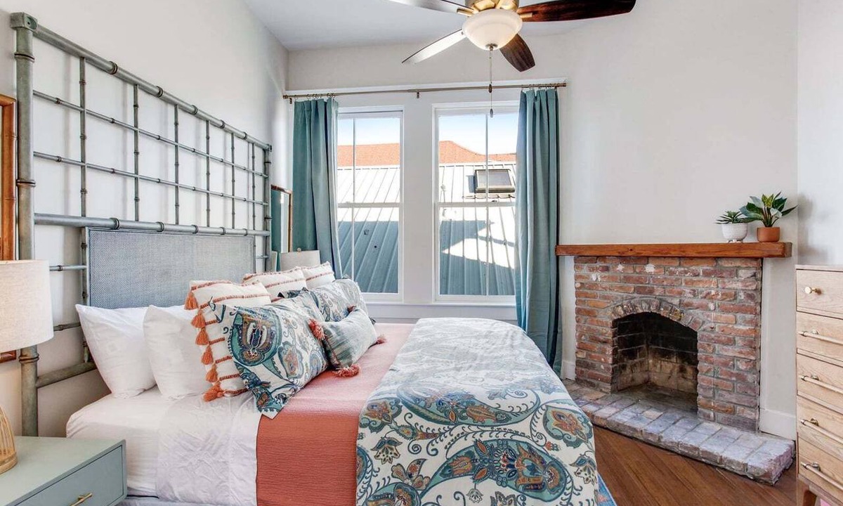 Metropolitan Apartment | High Style, Fun Decor, Awesome Location! 117D by Forsyth Park